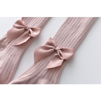 Blady Róż Rajtuzy Prążkowane Rajstopki Prążek Rajstopy Dziecięce Z Kokardkami 6-8 L