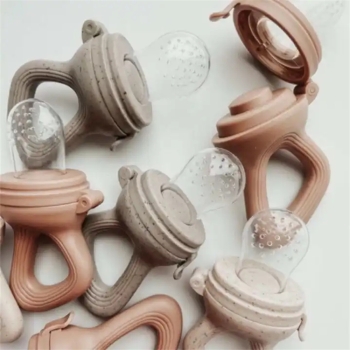 Gryzak Do Podawania Pokarmu W Etui Na Owoce I Warzywa Szary  Smoczek  M 6M+